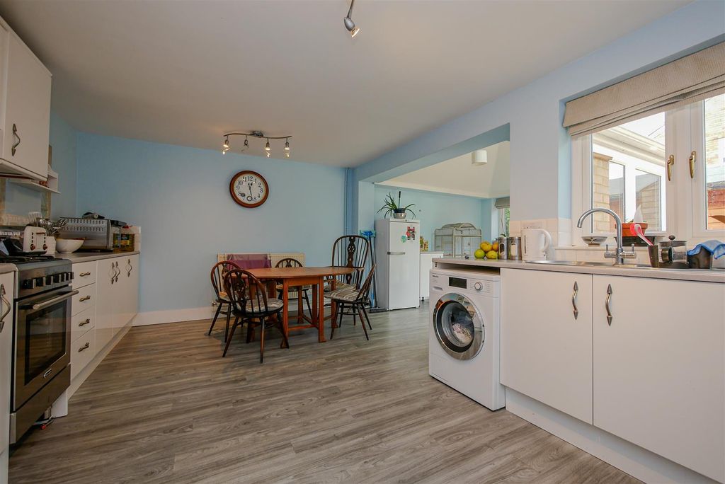 Property photo 3 of 13 Kithcne/Diner