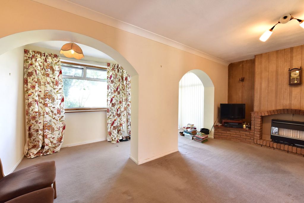Property photo 2 of 11