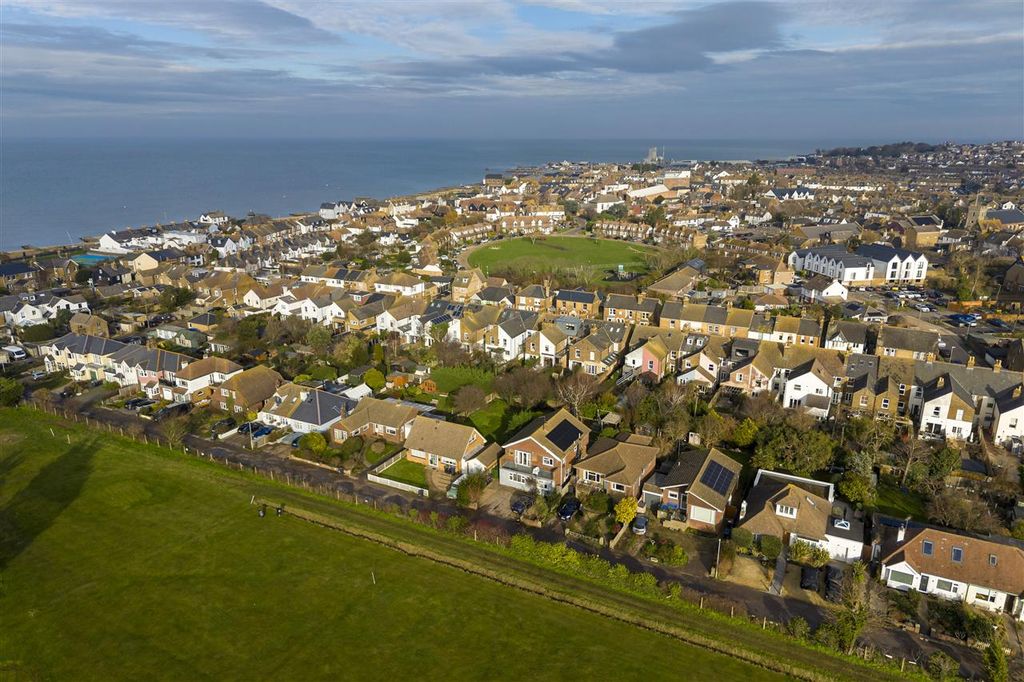 Property photo 3 of 25