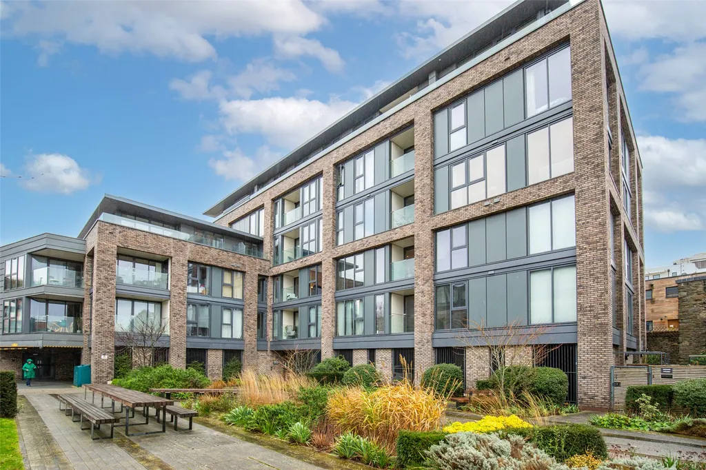 Apartment in Bristol, Canon's Marsh, Spike Island - More