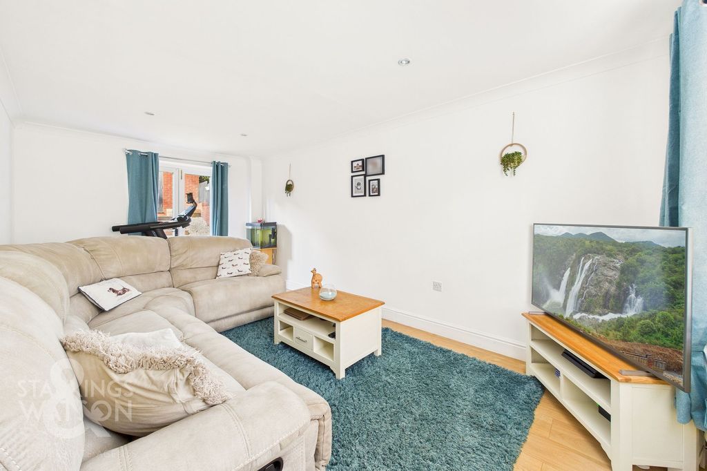 Property photo 2 of 25