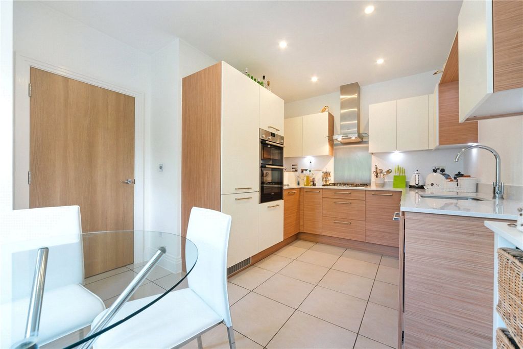 Property photo 3 of 16 Picture No. 10