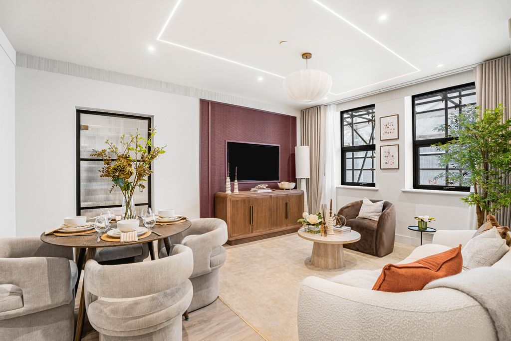 Property photo 2 of 14 Show Home