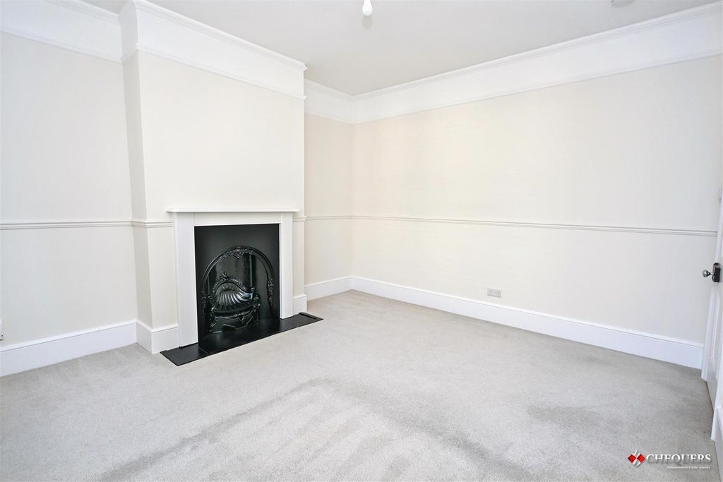Property photo 3 of 12 Lounge