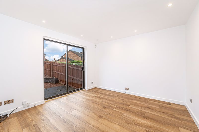 Property photo 3 of 17 Lounge