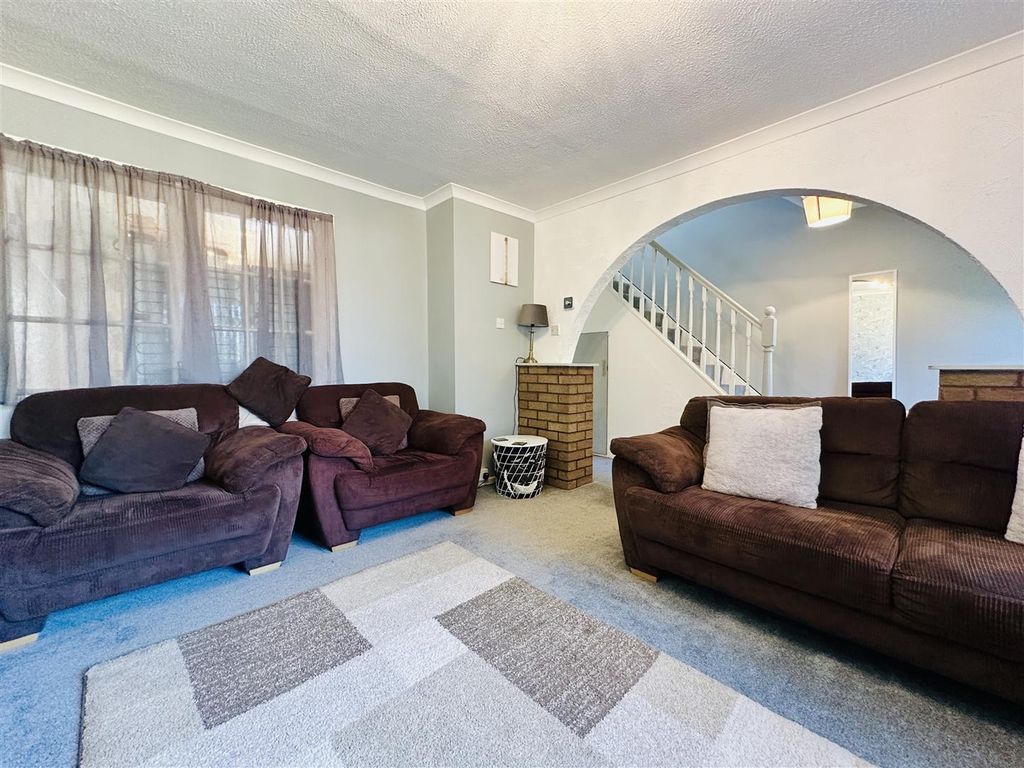 Property photo 2 of 15 Lounge