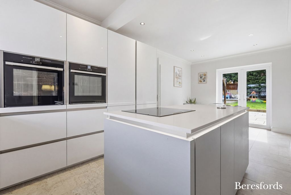 Property photo 2 of 29 Picture No. 26