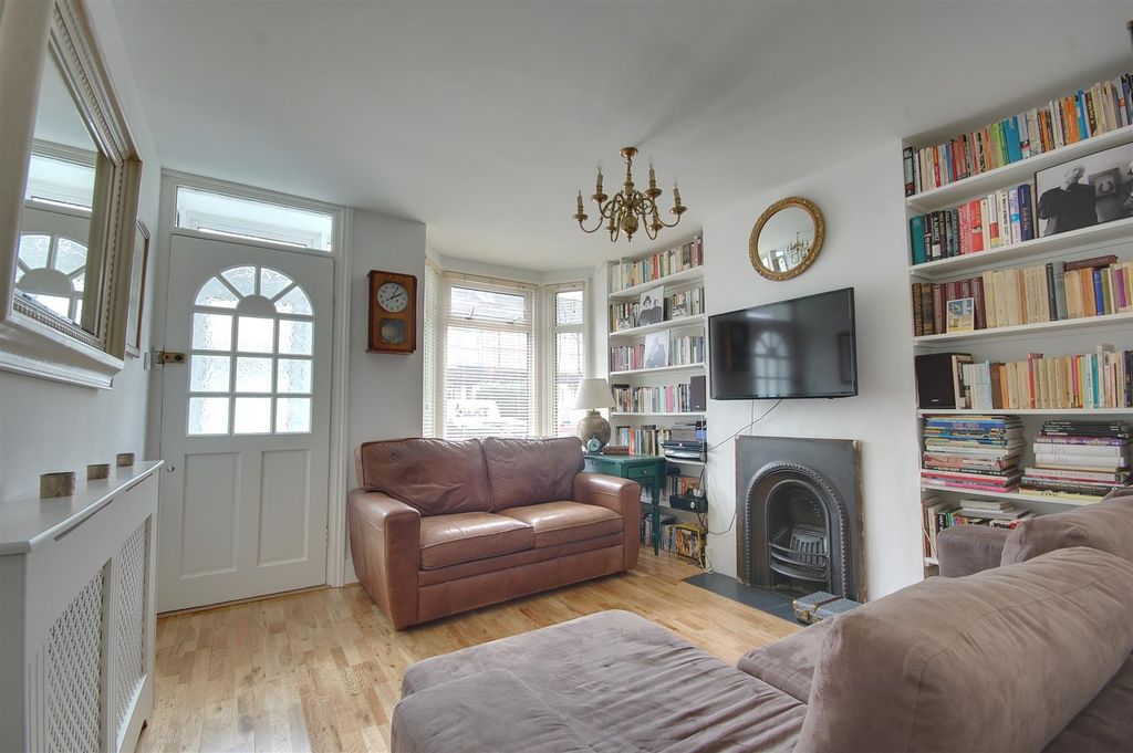 Property photo 2 of 9