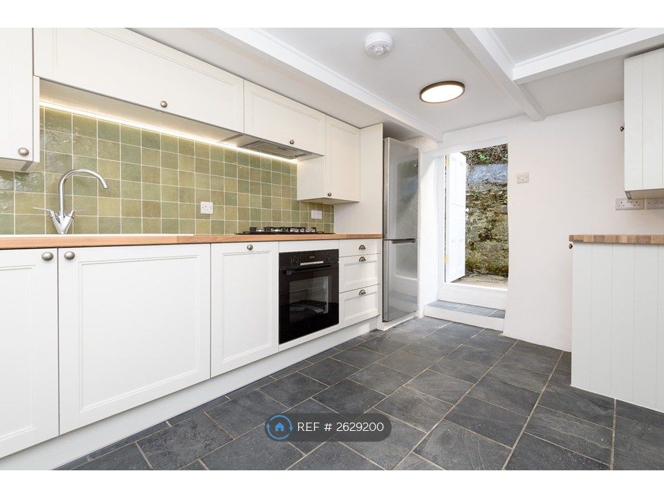 Property photo 2 of 17 Kitchen