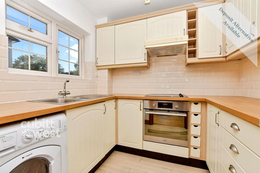 Property photo 2 of 12 Kitchen