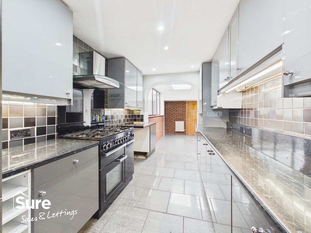 Property photo 2 of 15 5164311