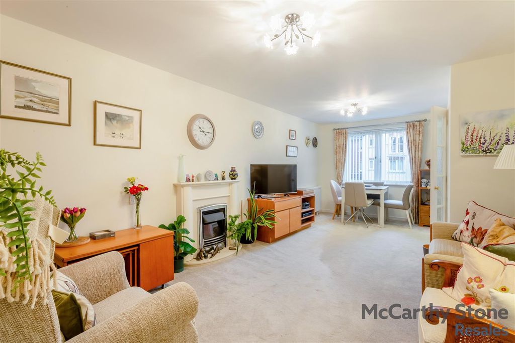 Property photo 3 of 21 8667014-Interior09.Jpg