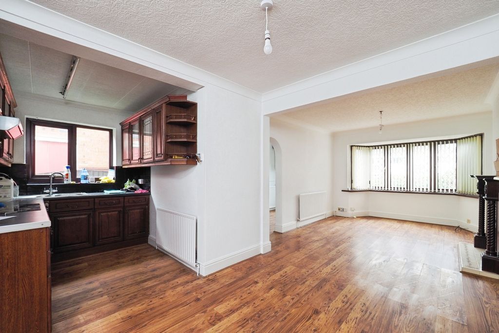 Property photo 2 of 17 Photo