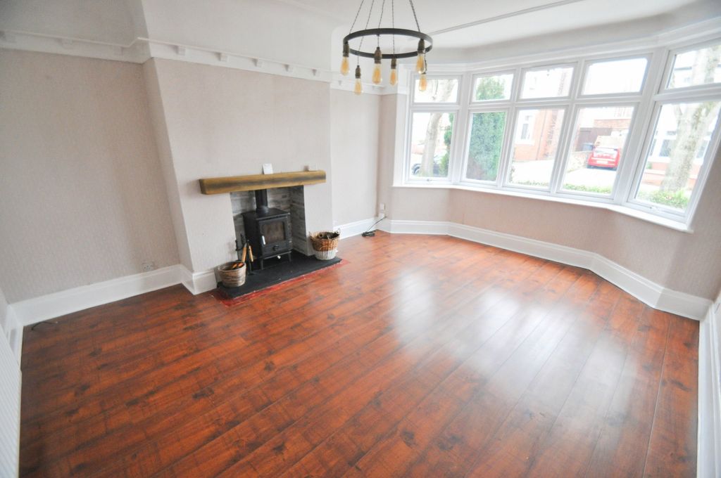 Property photo 2 of 31