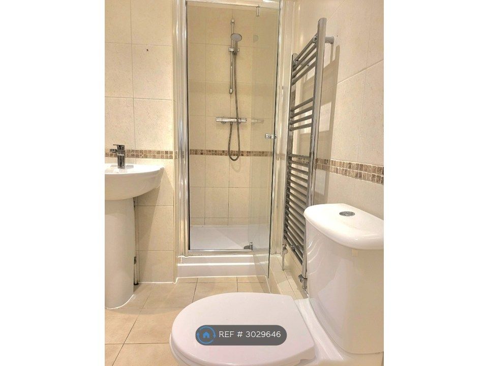 Property photo 2 of 13 Built In Luxury Shower