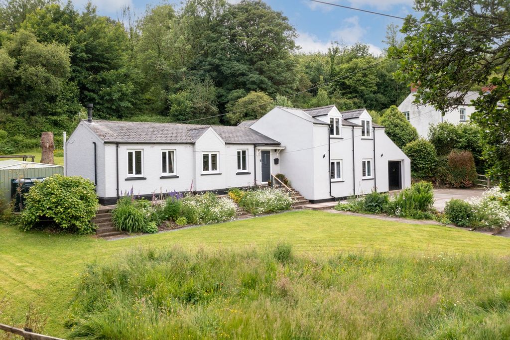 Property photo 1 of 32