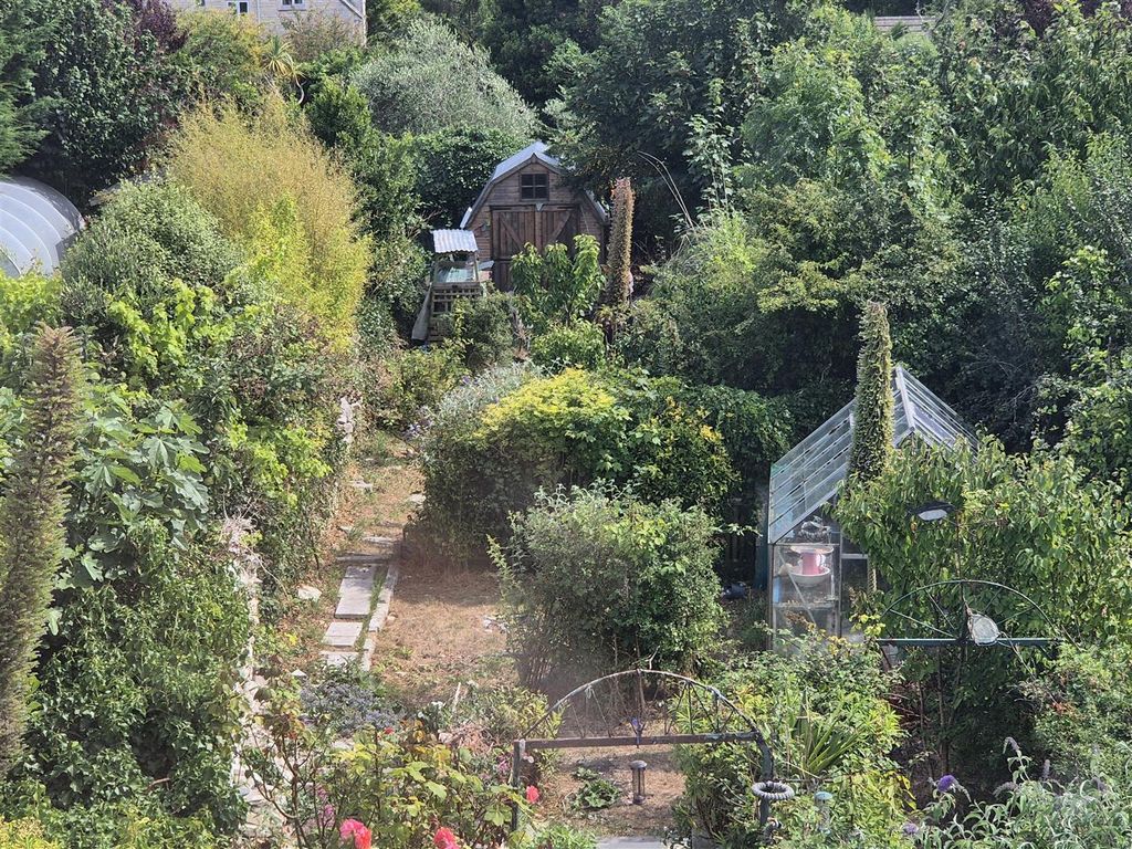 Property photo 2 of 17 Garden.Jpg