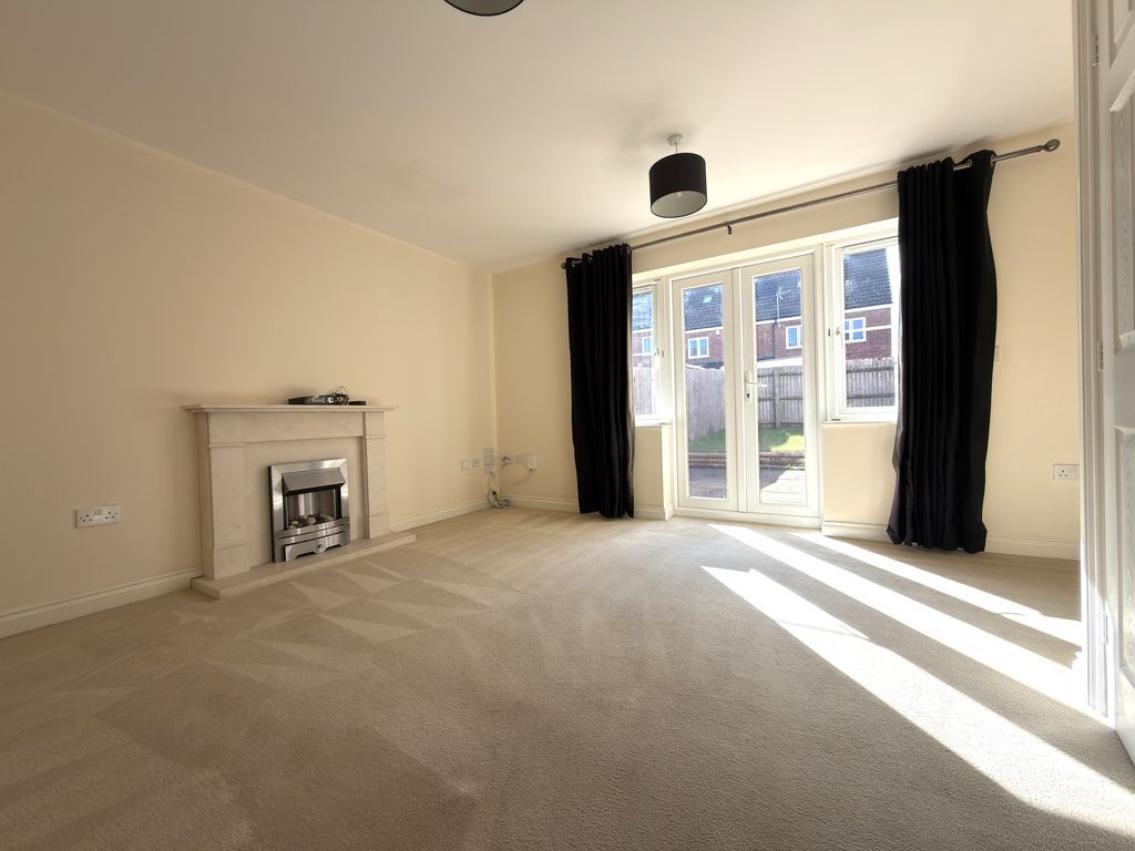 Property photo 3 of 11 Lounge