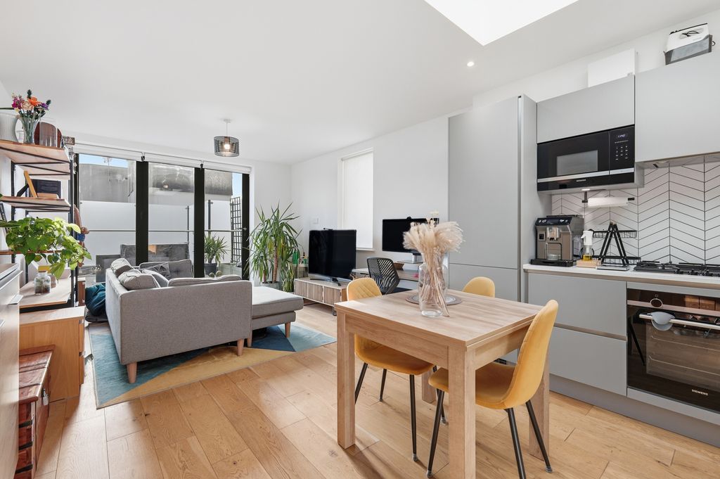 Property photo 1 of 11 Img_0914