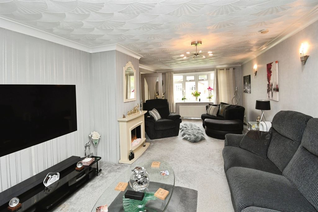 Property photo 2 of 22