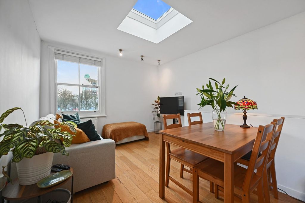 Property photo 3 of 11 Fbl - Lena Gardens - Receptionc3 (1).Jpg