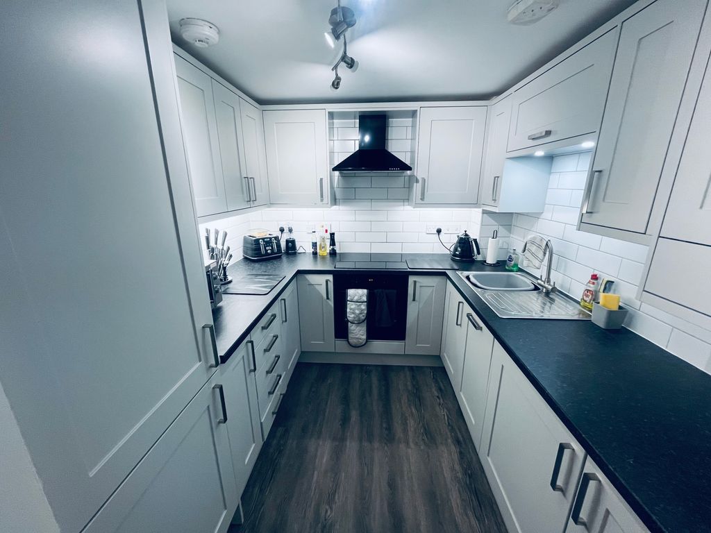 Property photo 3 of 7 Kitchen