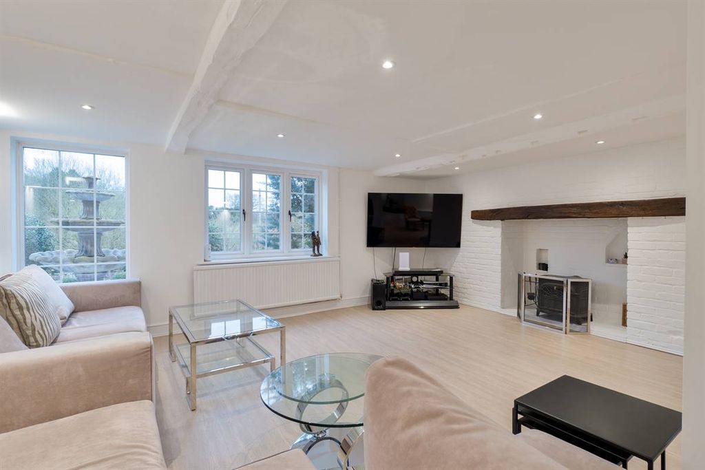 Property photo 3 of 85