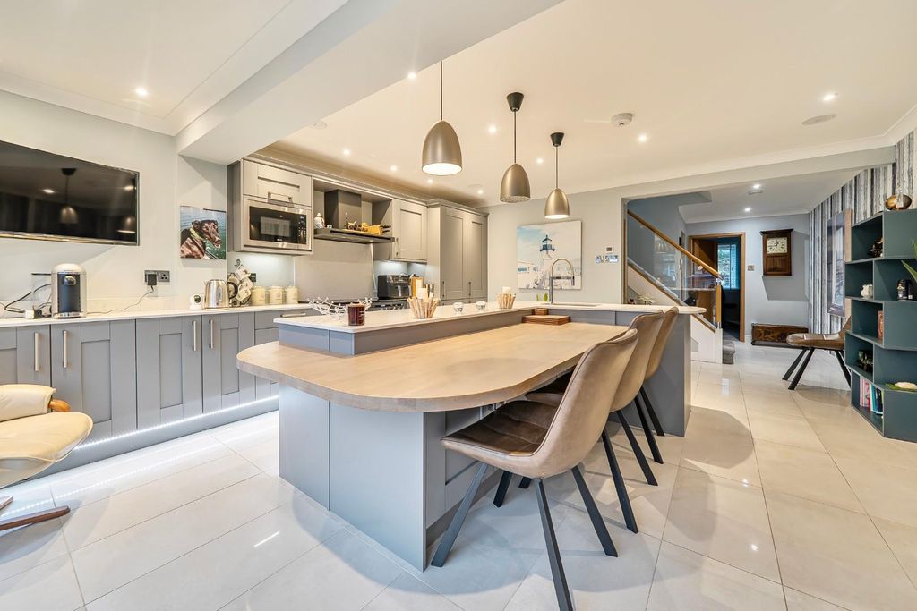 Property photo 2 of 22 1402461-15-6970E13568A16.Jpg