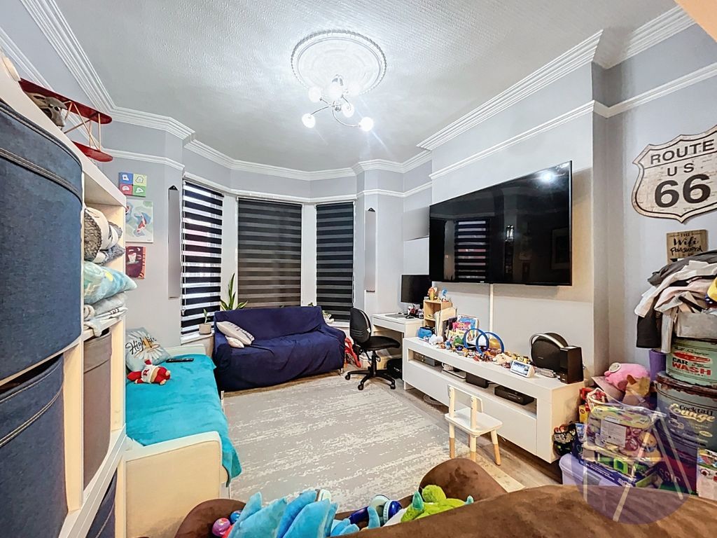 Property photo 2 of 21 4628103