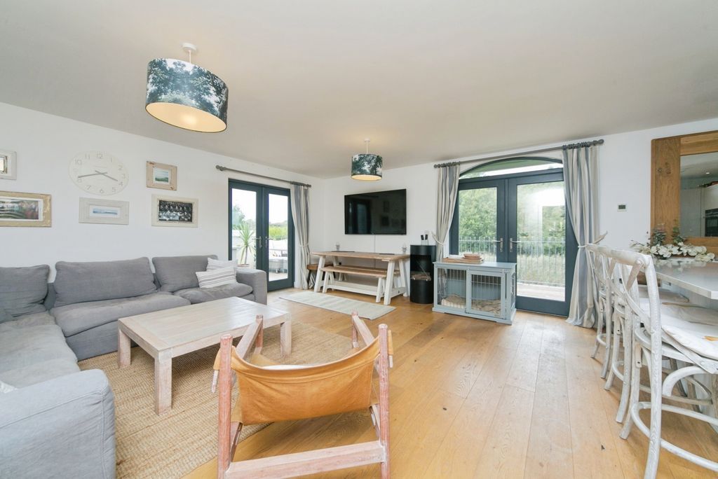 Property photo 1 of 16 Pbox-Img.Jpg