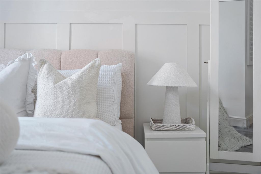 Property photo 2 of 12 Bedroom