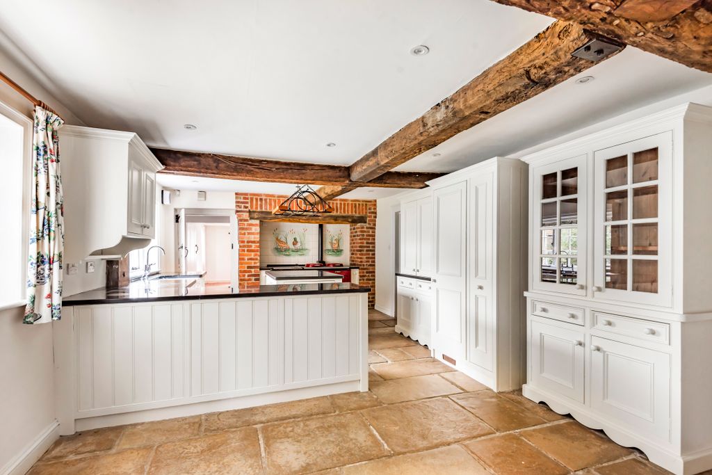 Property photo 2 of 9 Kitchen