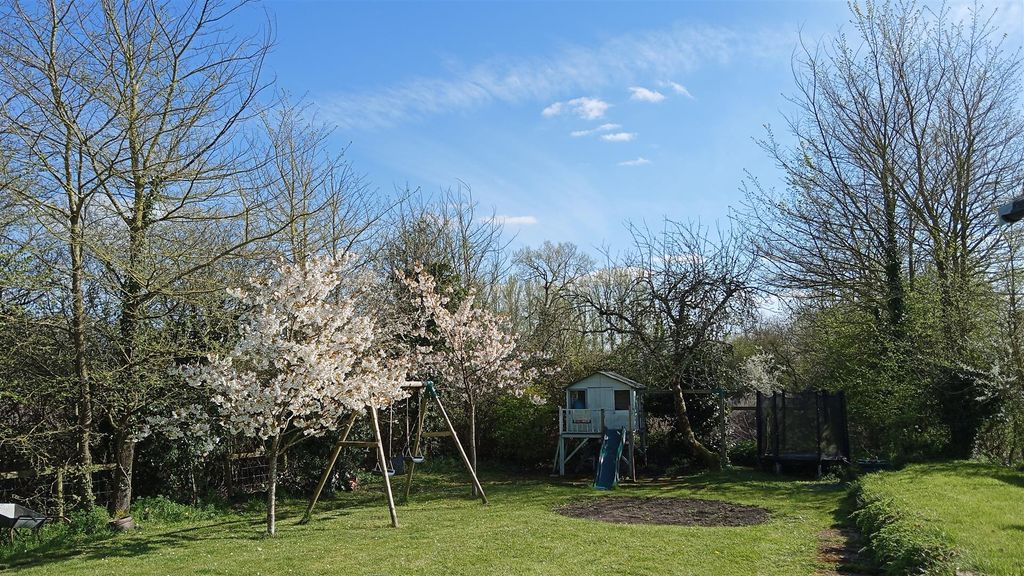 Property photo 3 of 28 Garden