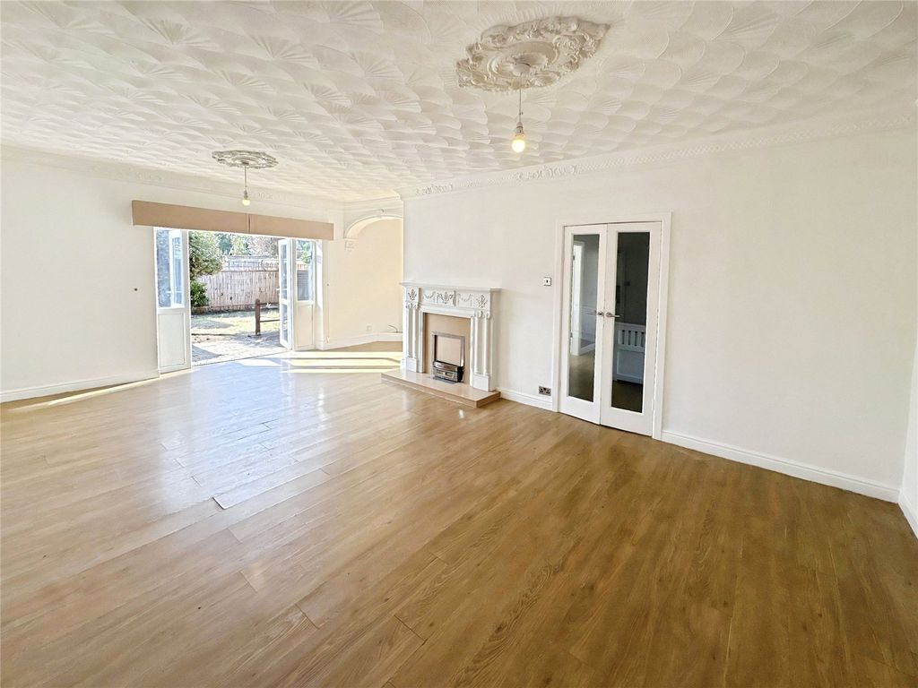 Property photo 3 of 15 Lounge/ Dining