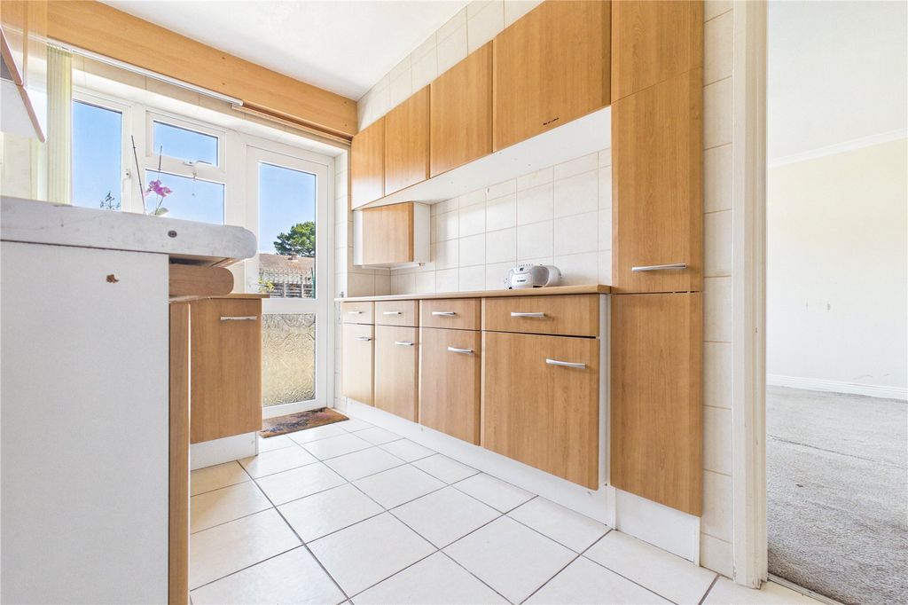 Property photo 2 of 21 Kitchen