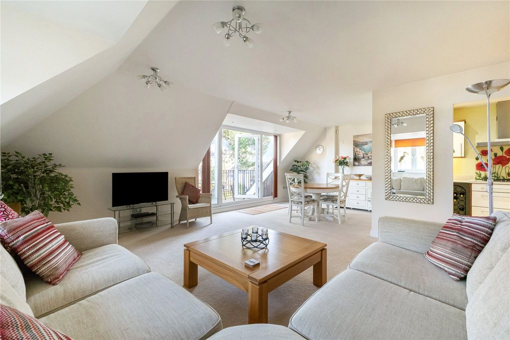 Property photo 2 of 14 Living/Dining Room