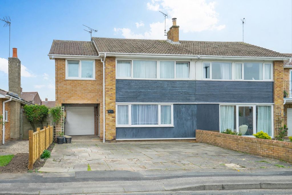 Property photo 1 of 17 Front (Exterior)