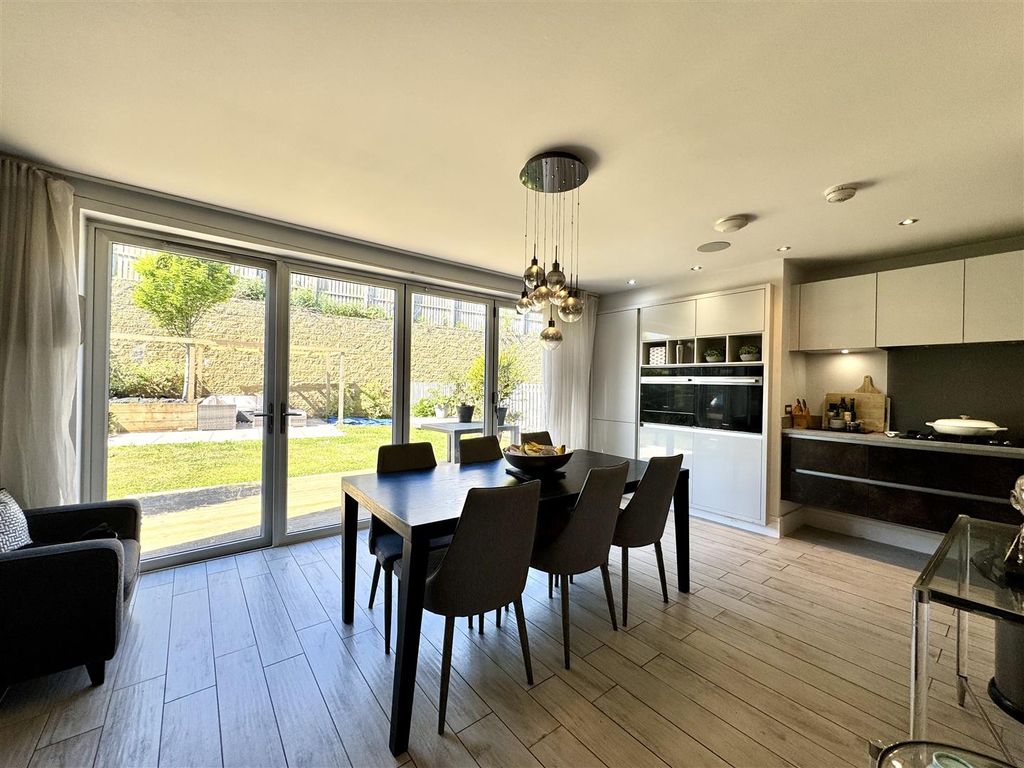 Property photo 3 of 25 Dining Kitchen/Family Room