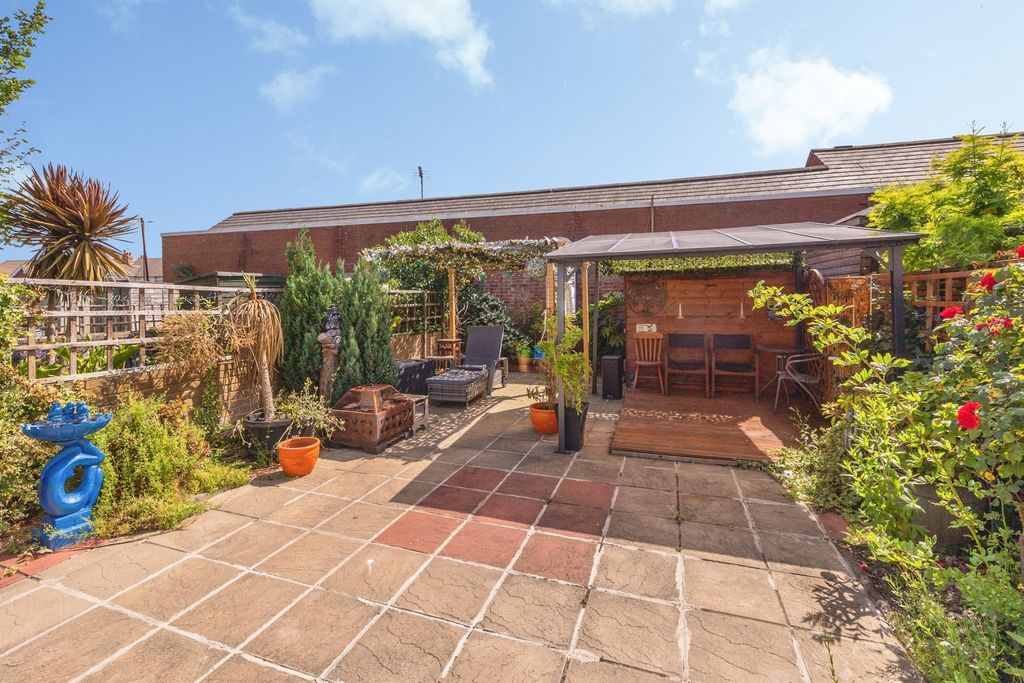 Property photo 3 of 11