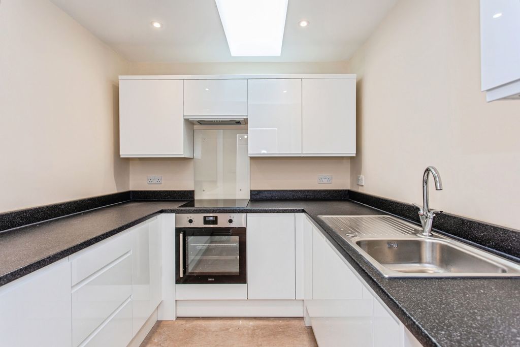 Property photo 3 of 17 Kitchen
