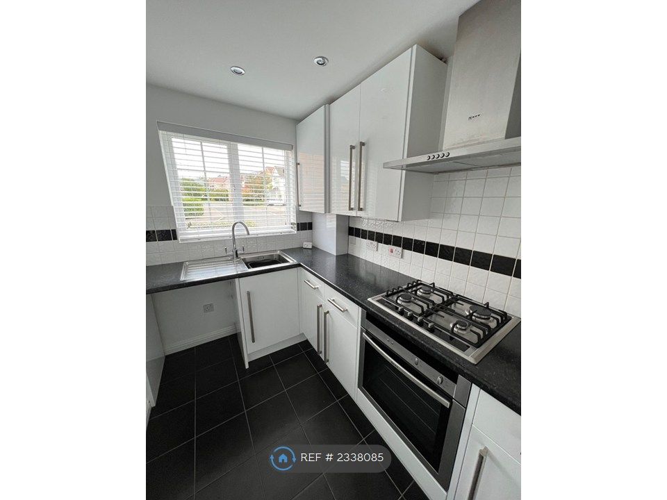 Property photo 2 of 18 Kitchen