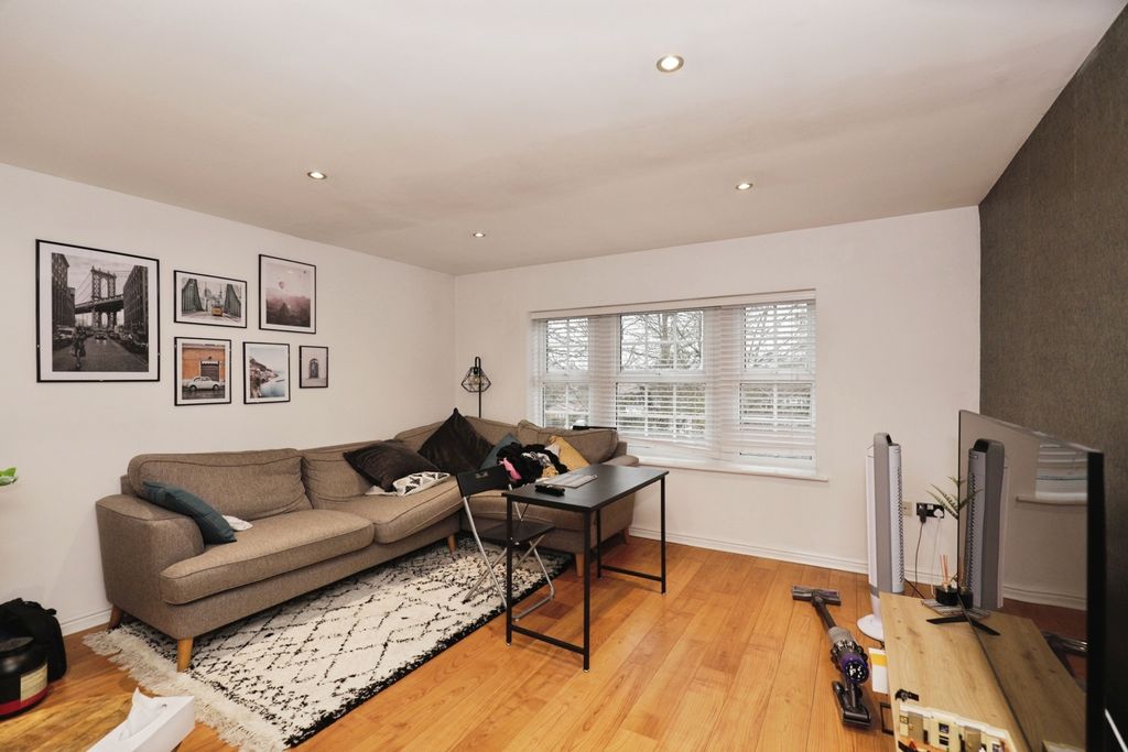 Property photo 3 of 10 Living Room