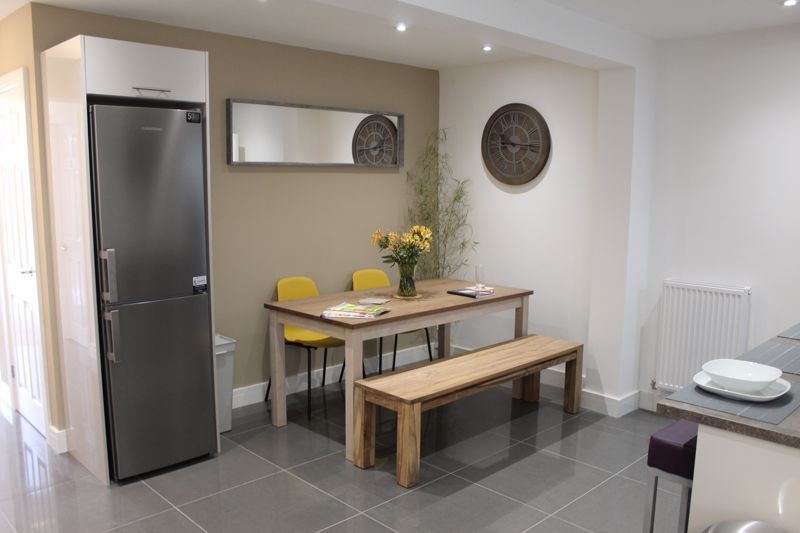 Property photo 1 of 11 Photo 4