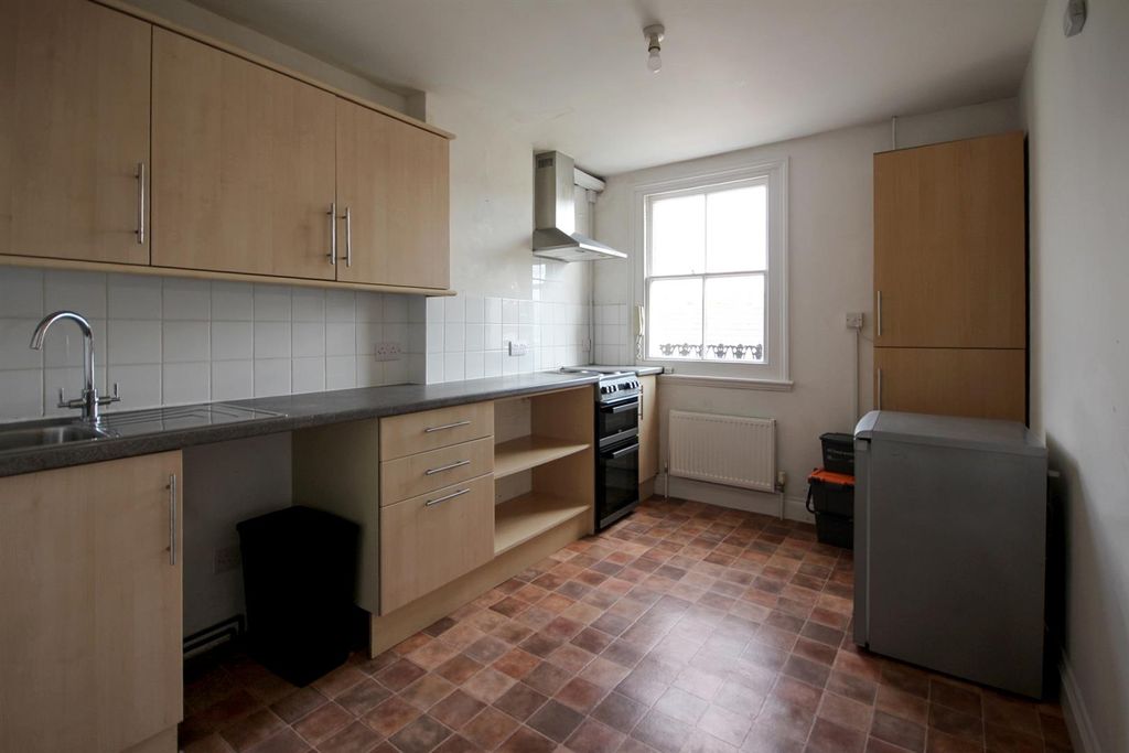 Property photo 3 of 7 Kitchen