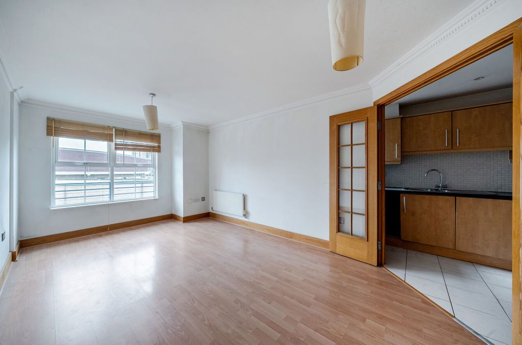 Property photo 2 of 9 Photo 6