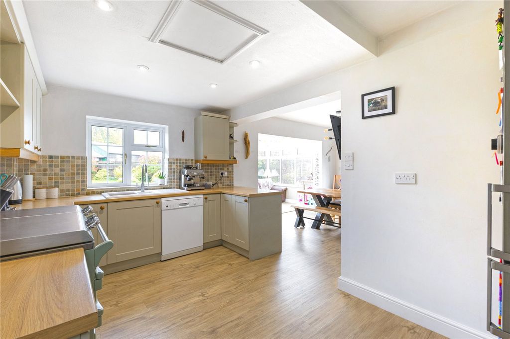 Property photo 3 of 16 Kitchen