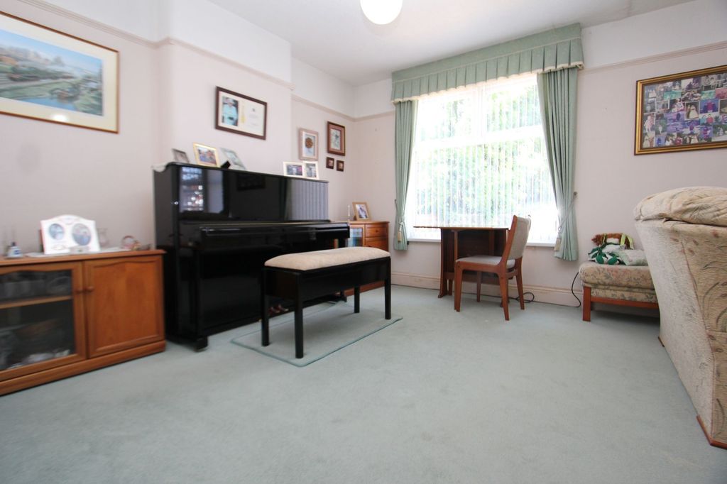 Property photo 3 of 27