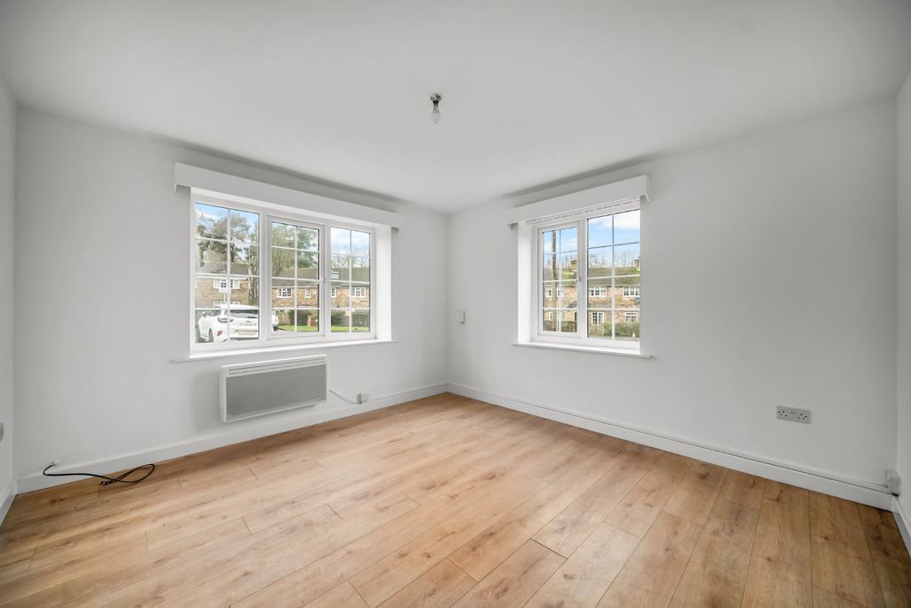 Property photo 3 of 8 Picture No. 05