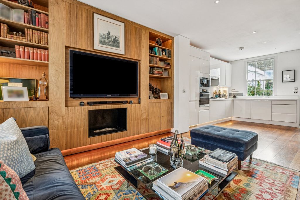 Property photo 2 of 11