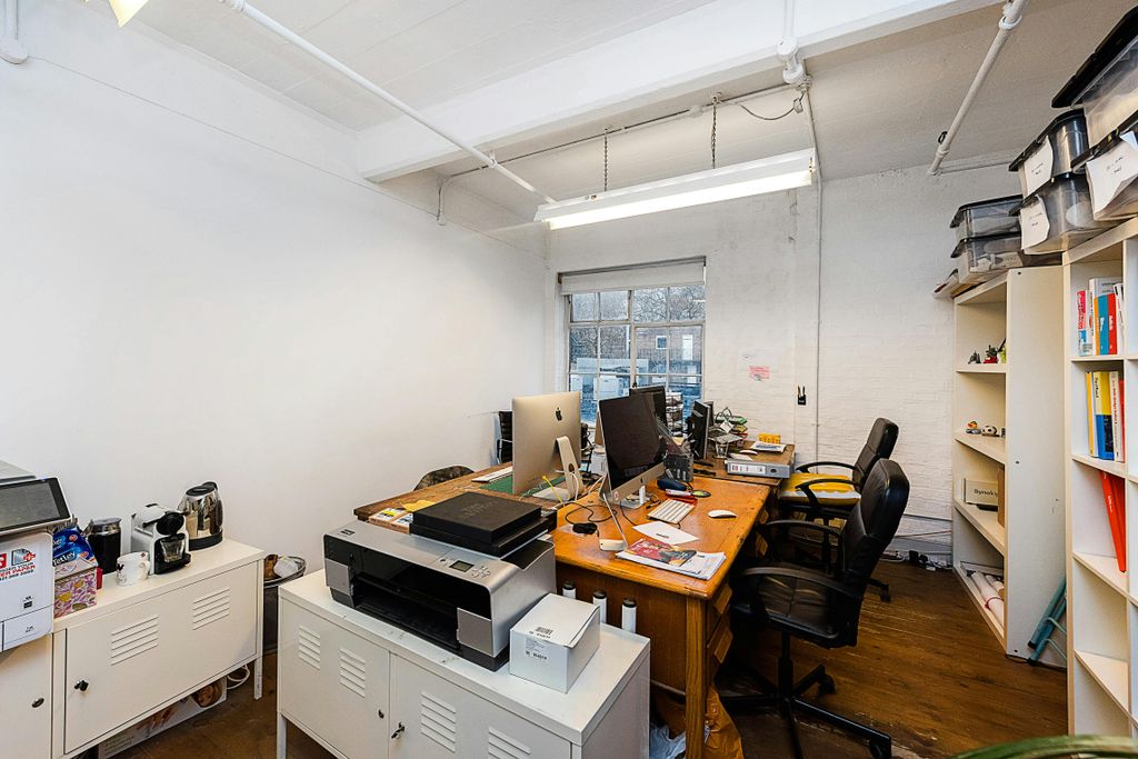 Property photo 3 of 5 Hoxton Street Unit 12.Jpg